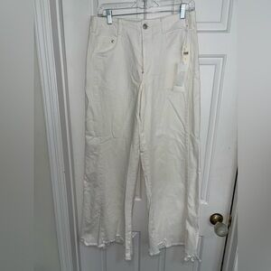 NWT. Retail $148. Size 27. PILCRO. White denim jeans.